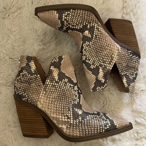Vince Camuto Shoes